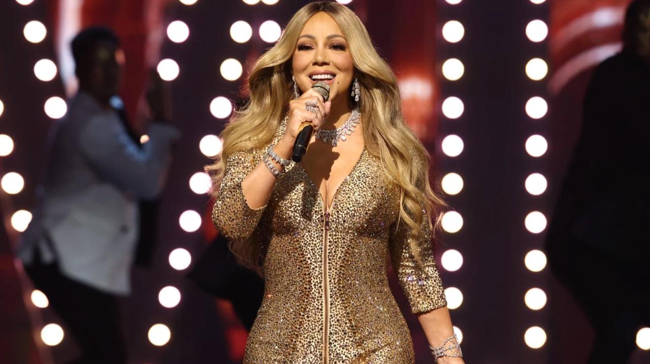 Мэрайя Кэри выступит на церемонии открытия зимних Олимпийских игр которые пройдут в Италии Церемония пройдет 6 февраля на стадионе Сан Сиро в Милане в Кортина д Ампеццо Ливиньо и Предаццо Это первый раз в истории игр когда церемония будет одновременно в 4 местах Главной темой открытия будет Гармония Сколько и какие песни исполнит Мэрайя Кэри не сообщается