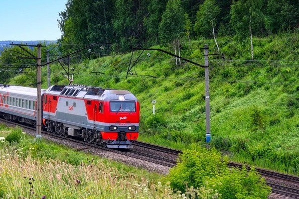 Из Омска запустят новый поезд на популярный курорт   Стало известно, что с 1 мая из Омска в Симферополь два раза в неделю станет курсировать новый поезд под номерами 75/76 железнодорожной компании «Гранд Сервис Экспресс». Билеты начнут продавать с 1 февраля.    Как явствует из расписания, поезда будут курсировать постоянно. В будущем предполагается добавить рейсов в этом направлении.