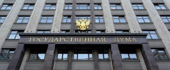 Госдума приняла закон о моратории на списание долгов с жителей регионов где введено военное положение или действует режим контртеррористической операции К таким регионам относятся территории ДНР и ЛНР Запорожской и Херсонской областей а также Белгородская Брянская и Курская области поскольку из за ведущихся военных действий многие жители этих регионов не могут своевременно погасить долги