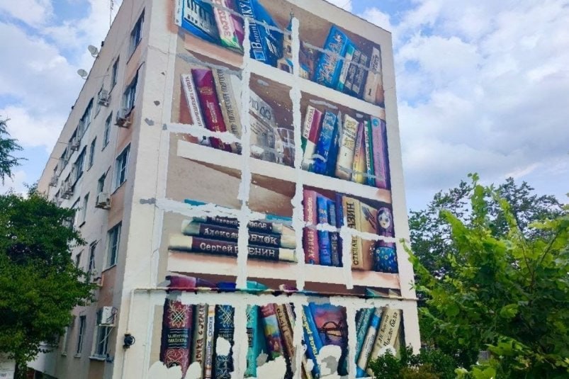 Муралы в Солнечнодольске все таки восстановят 5 лет это средний срок жизни таких масштабных работ Что с ними стало за это время ЧИТАЙТЕ ТУТ МинЖКХ и минфин должны разработать механизмы реставрации художественных работ до 1 декабря Обновить фасады планируют уже в следующем году Губернатор Ставрополья Владимир Владимиров поручил подготовить предложения по реставрации Stavropol Media Прислать новость