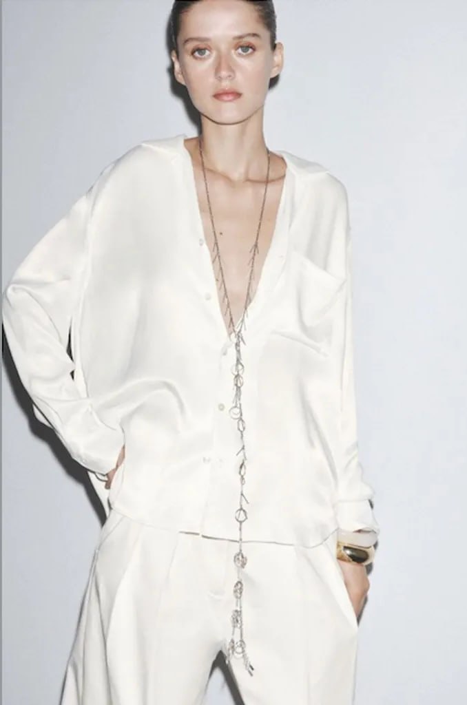 Реклама Zara попала под запрет из-за худобы моделей  Британская служба регулирования рекламы ASA сочла фотографии девушек в рекламной кампании Zara недопустимыми, утверждая, что модели выглядели чрезмерно истощёнными. По мнению агентства, такие образы являются небезопасными и потенциально опасными для восприятия аудиторией.   Компания Zara ответила, что обе участницы фотосессии предоставляли медицинскую документацию, подтверждающую хорошее здоровье на момент съёмок. Тем не менее, реклама была снята с распространения по решению органа контроля.  Что думаете?   — Круто!   — Ну такое…  #новость   Подписаться.Маркетинг на 360