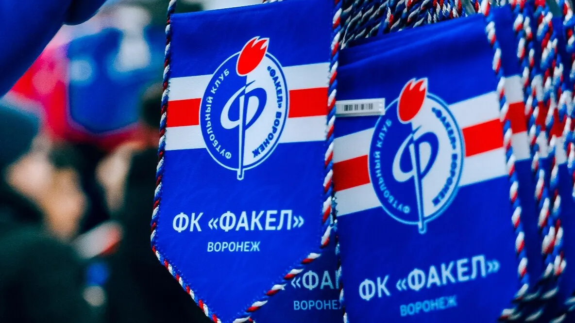 Факел спустя год после вылета триумфально возвращается в РПЛ Воронежцы досрочно гарантировали себе место в топ 2 ФНЛ во многом благодаря 16 голам албанца Пуси Клуб также стал лучшим в России по проценту посещаемости заполняя стадион в среднем на 91