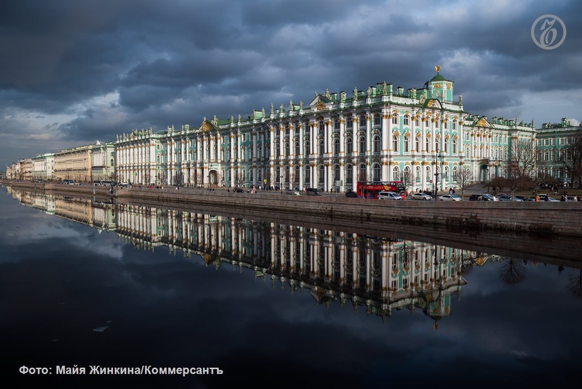 Очередь на вход в Эрмитаж образовалась из за неполадки в аппарате модуля безопасности На Дворцовой площади 30 октября образовалась очередь в Главный музейный комплекс Государственного Эрмитажа длиной до Александровской колонны В музее прокомментировали ситуацию В одном из аппаратов модуля безопасности произошла техническая неполадка Это привело к замедлению прохождения досмотра на входе в комплекс Специалисты приступили к восстановлению работы аппарата модуля безопасности Не волнуйтесь если вы опоздали на свой сеанс Чтобы пройти в музей по своему билету пожалуйста обратитесь к администраторам добавили в пресс службе kommersant spb