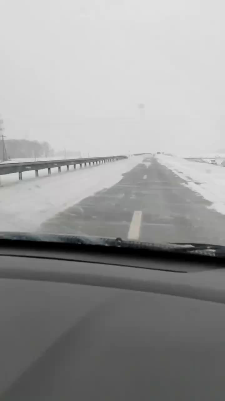 Ограничение движения грузового транспорта и автобусов на Чуйском тракте в Алтайском крае из-за непогоды