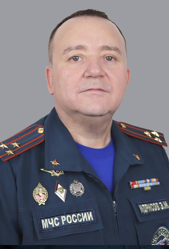 В Башкирии новый глава МЧС. Пока с приставкой и.о. Им стал Идрисов Эдуард. Прошлый министр, Марат Латыпов, покинул пост из-за выхода на пенсию.