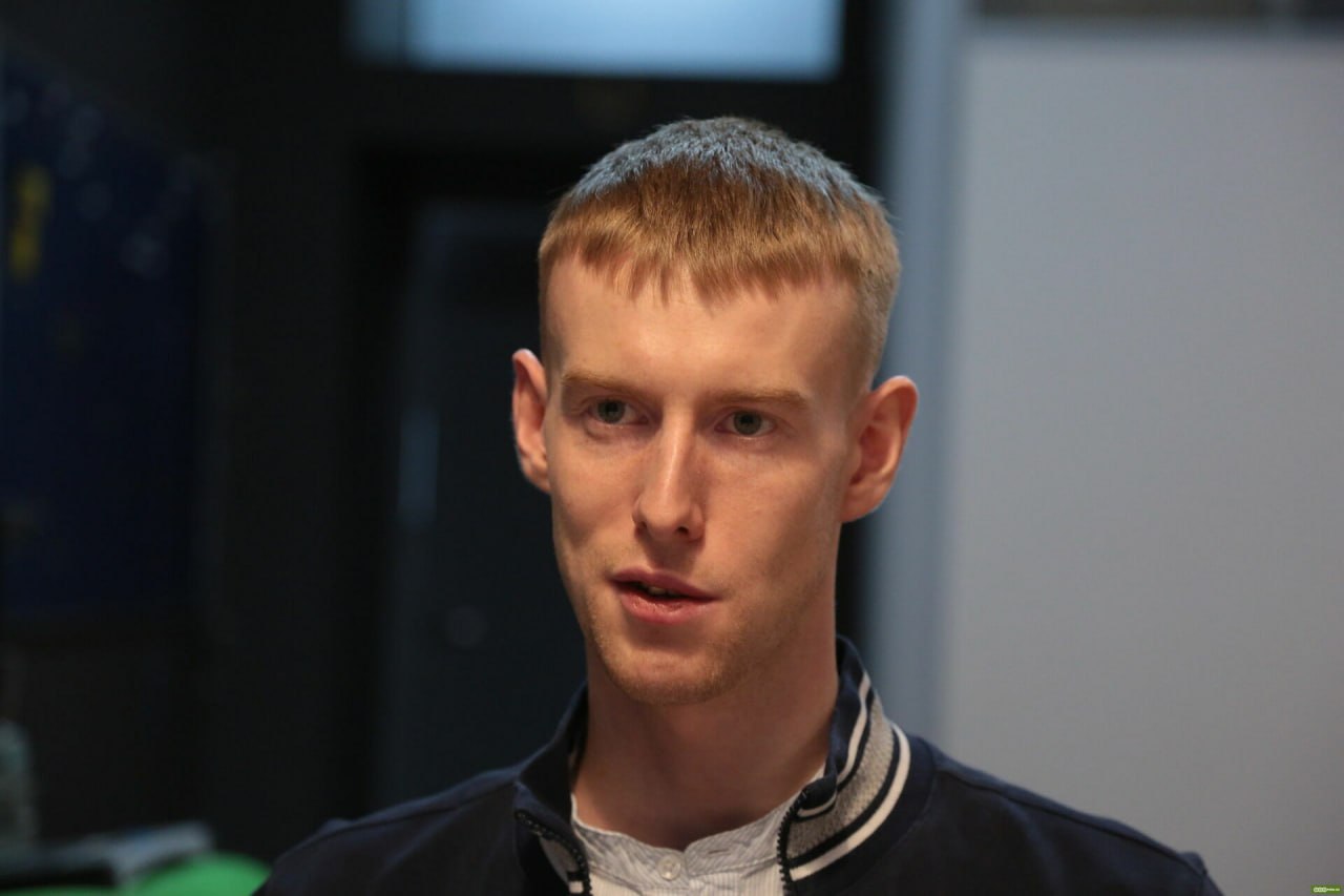 Пермский летающий лыжник все таки поедет на Олимпиаду Россия выиграла иск в CAS к Международной федерации лыжного спорта и сноуборда Теперь у российских атлетов есть все основания участвовать в мировых стартах Об этом заявил министр спорта России Михаил Дегтярёв Это судебное решение открывает для наших спортсменов возможность участвовать во всех международных стартах включая квалификацию к Олимпийским и Паралимпийским играм 2026 года Иск был подан Ассоциацией лыжных видов спорта и Паралимпийским комитетом России Слушания состоялись 1 декабря а решение стало известно сегодня Арбитры признали требования российской стороны обоснованными и правомерными Теперь FIS обязана допустить наших спортсменов к соревнованиям в олимпийских дисциплинах в нейтральном статусе а паралимпийцы будут выступать под национальным флагом       Подписаться на Properm ru