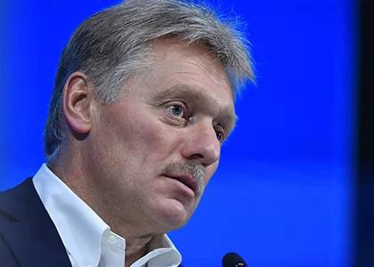 Пресс-секретарь президента России Дмитрий Песков прокомментировал последние события в Армении, связанные с ситуацией вокруг Армянской Апостольской церкви. «Это внутренне дело Армении. Это первое. И мы никоим образом не хотим вмешиваться в эти внутренние дела. Безусловно Армения — это очень близкая нам страна. И давайте не забывать, что у нас несколько миллионов армян — это граждане Российской Федерации, которые, конечно, с болью смотрят на эти события. Многие, конечно же, не приемлют то, как это происходит. Поэтому да, мы наблюдаем, но это внутреннее дело Армении», - сказал он в беседе с российским журналистом Павлом Зарубиным.