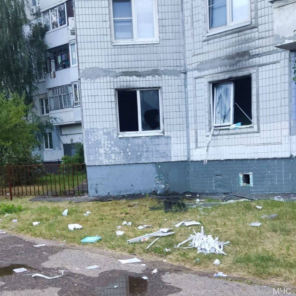 Электровелосипед взорвался в многоэтажке Ярославля Мощный взрыв выбил окна и двери, после чего вспыхнул пожар. Спасатели эвакуировали двух пострадавших, которые отравились дымом. К счастью, их состояние быстро стабилизировалось. Заря Новости - Подписаться