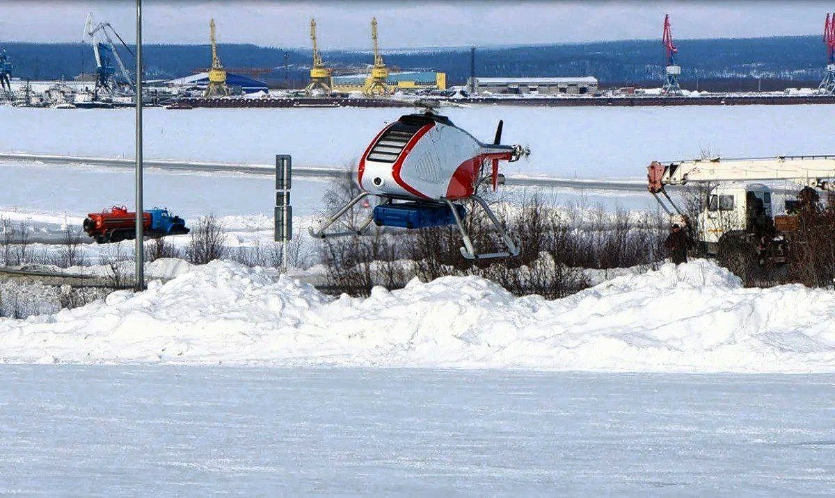 Беспилотные вертолеты БАС-200 прошли ряд испытаний в районе Северного Полярного круга.   Комплексы испытывались с оборудованием для аэрогравиметрической и аэромагнитной съемки.  Испытания подтвердили возможность взлета и посадки аппарата с палубы кораблей.  БПЛА вертолетного типа в будущем могут оказать помощь в работе ледокольному флоту.  Фото "Вертолётов России"