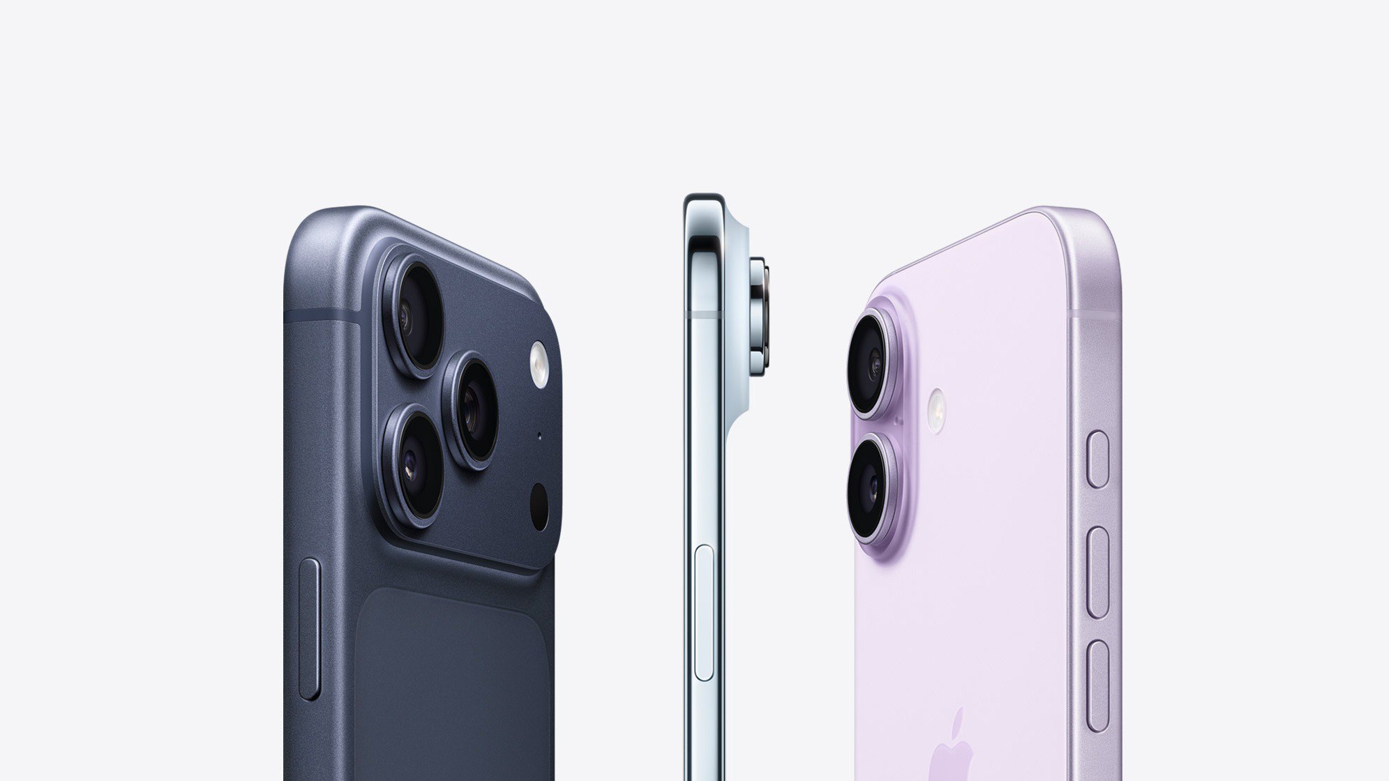 СМИ Samsung станет основным поставщиком оперативной памяти для айфонов Apple пересматривает цепочку поставок закупая у Samsung от 60 до 70 всей LPDDR для айфонов В прошлых поколениях поставки были примерно равны между Samsung Semiconductors и SK Hynix А вот доля Micron останется примерно такой же минимальной Об этом сообщает The Korea Economic Daily Причин для такого выбора несколько Во первых Samsung Semiconductors неплохо умеет выполнять поставленные ТЗ Apple которые выходят за рамки обычных закупок то есть для компании необходимо собрать определённую память а не продать ей готовую Также у Apple высокие требования к соблюдению сроков поставок Во вторых SK Hynix сосредоточилась на HBM памяти именно она требуется дата центрам обрабатывающим ИИ запросы Именно эти дата центры и обеспечили нынешний кризис на рынке памяти поскольку её производители решили что лучше получать стабильную прибыль от этого сектора чем от нестабильного потребительского Однако сейчас Samsung выгоднее производить именно потребительскую память с её то ценами цена чипа на 12 ГБ типа LPDDR5X выросла с 30 до 70 В третьих от размера закупки зависит скидка Apple же производит порядка 260 млн айфонов в год Неплохой такой заказ И тут мы попали в интересную вселенную есть большой холдинг Samsung Electronics В его рамках есть две независимые друг от друга компании Samsung Semiconductors и Samsung Mobile И первая из них отказывается продавать второй память по скидке для грядущей серии Galaxy S26 Потому что можем но зачем делать скидку на линейку которая суммарно будет произведена в количестве максимум 35 млн штук за год Автор Илья Кичаев