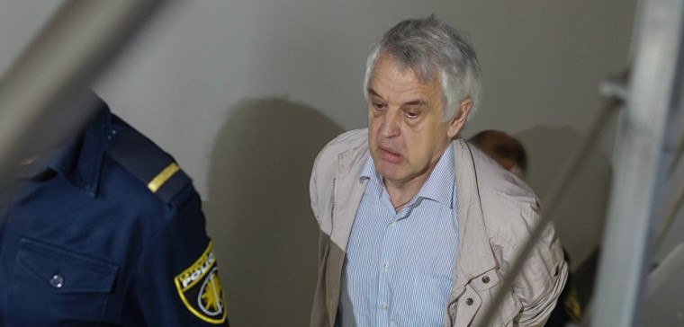 Латвия посадила российского профессора на 10 лет за участие в конференции Жесткий приговор вынесли политологу Александру Гапоненко за онлайн выступление на круглом столе проведенном Институтом стран СНГ в Москве Доклад был на тему Этноцид российских соотечественников в странах Балтии Профессор говорил о дискриминации русскоязычного меньшинства в Латвии и о понятии геноцида Его арестовали еще 13 февраля прошлого года а сейчас вынесли окончательный приговор Гапоненко признали виновным в разжигании этнической ненависти и помощи иностранному государству против Латвии Свобода слова по европейски говори о чем хочешь но только не о притеснении русских Подпишитесь на Абзац TG VK Дзен MAX Rutub