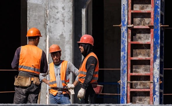 Трудовые мигранты в России должны будут уплачивать авансовый НДФЛ и за своих детей следует из пакета поправок разработанных Минфином Для подтверждения временного проживания иностранец обязан будет подтверждать легальные доходы jkinvest news jkinvest