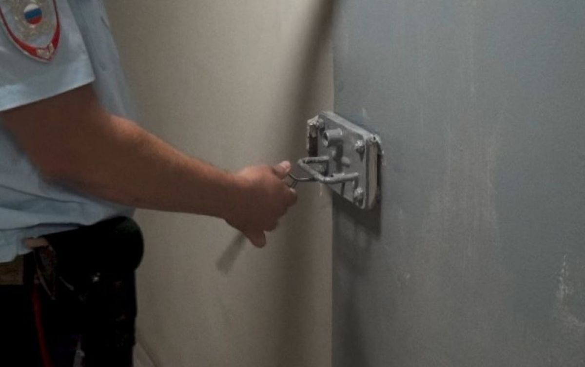 В липецких Грязях женщине удалось спастись от пытавшегося убить её соседа newslipetsk ru fn 1717529 html Грязинским межрайонным следственным отделом Следственного управления Следственного комитета России по Липецкой области завершено следствие в отношении местного жителя обвиняемого в покушении на убийство своей соседки и незаконном проникновении в её жилище Прислать новость Подписаться