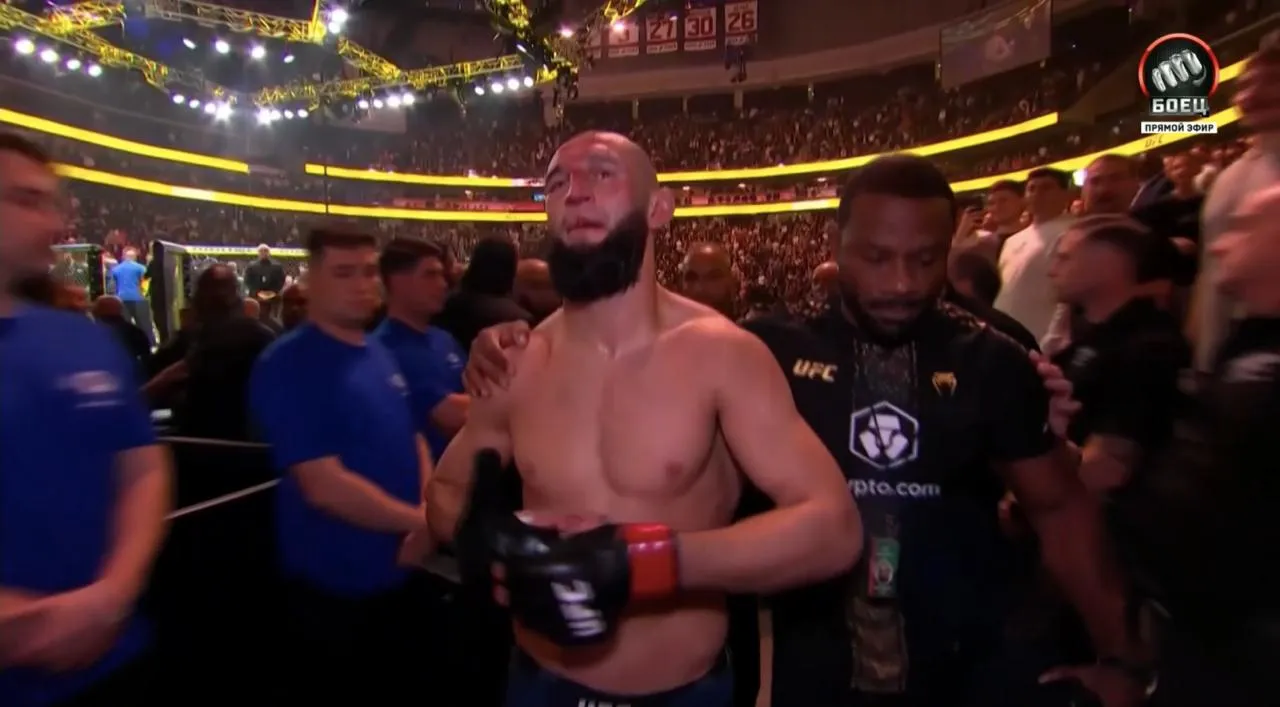 Боец из Чечни Хамзат Чимаев уступил чемпионский титул UFC в среднем весе Шону Стрикленду Бой на турнире UFC 328 проходил пять раундов Победу Стрикленду присудили раздельным решением судей Для Хамзата Чимаева это первое поражение в карьере при 15 победах Подписывайтесь на Аргументы и Факты Северный Кавказ Мы в МАКС