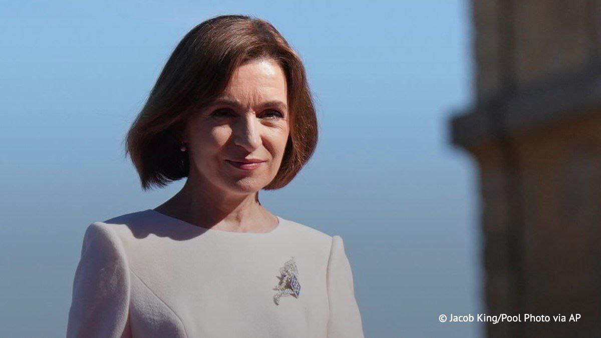 Санду отклонила закон, из-за которого адвокаты Молдавии объявили забастовку. Союз адвокатов обвинял власти в том, что вместо объявленной ими реформы юстиции они захватывают судебную систему Молдавии для расправы над оппозицией перед предстоящими 28 сентября выборами в парламент.