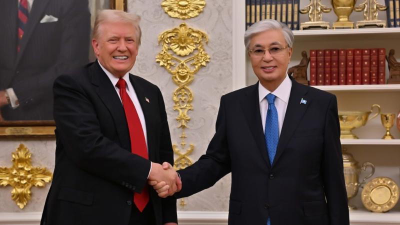 Посол США анонсировала предстоящую встречу Токаева и Трампа Посол Соединенных Штатов Америки в Казахстане Джули Стаффт 9 января 2026 года после церемонии вручения верительных грамот президенту Касым Жомарту Токаеву заявила что США и Казахстан связывают очень давние весьма продолжительные отношения сообщает Zakon kz   telegra ph Posol SSHA anonsirovala predstoyashchuyu vstrechu Tokaeva i Trampa 01 10