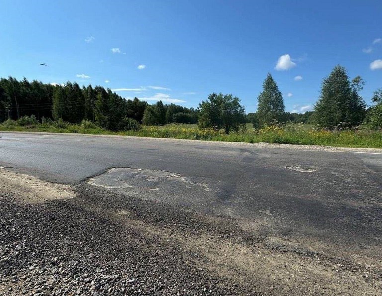 В июне 2023 года ОГКУ «Томскавтодор» и ООО «Сервисная дорожная компания» ООО «СДК» заключили контракт на ремонт дороги Первомайское – Белый Яр стоимостью более 90 миллионов рублей. В ноябре заказчик расторг договор из-за невыполнения подрядчиком взятых на себя обязательств. Подрядная организация не вернула в региональный бюджет полученный аванс в 29 миллионов рублей. Следственные органы возбудили уголовное дело о мошенничестве в особо крупном размере часть 4 статьи 159 УК РФ . Подробнее – на Бабре #томск