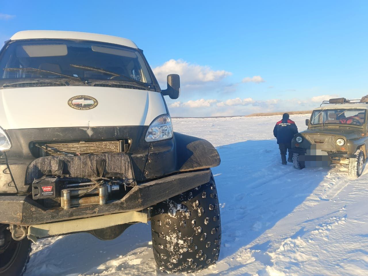 Двое мужчин выехали на рыбалку в субботу и не вернулись домой Сегодня 8 декабря в Службу спасения Якутии поступило сообщение о том что двое мужчин выехали с Якутска 6 декабря на рыбалку на автомобиле и до сих пор не вернулись Известно что они выехали рыбачить на протоку направление же неизвестно Выяснилось что они выходили на связь с Кангаласцев и с Едяй Намского района О пропаже сообщила супруга одного из пропавших На поиски выехали три спасателя Службы спасения Якутии из Якутска Фото из архива