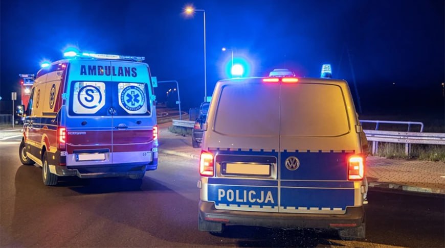 В польском Жешуве автобус с белорусами попал в ДТП По информации МИД Беларуси в результате инцидента пострадали 14 человек Всего в экскурсионном автобусе находились 48 белорусских граждан которые направлялись в Венгрию Другим пассажирам не пострадавшим в результате инцидента была оказана помощь на месте и предоставлен опытный переводчик Белорусская сторона находится в контакте с компетентными органами Республики Польша ситуация находится на контроле Консульство в Бяла Подляска принимает необходимые меры по оказанию содействия гражданам говорится в сообщении МИД Прислать новость