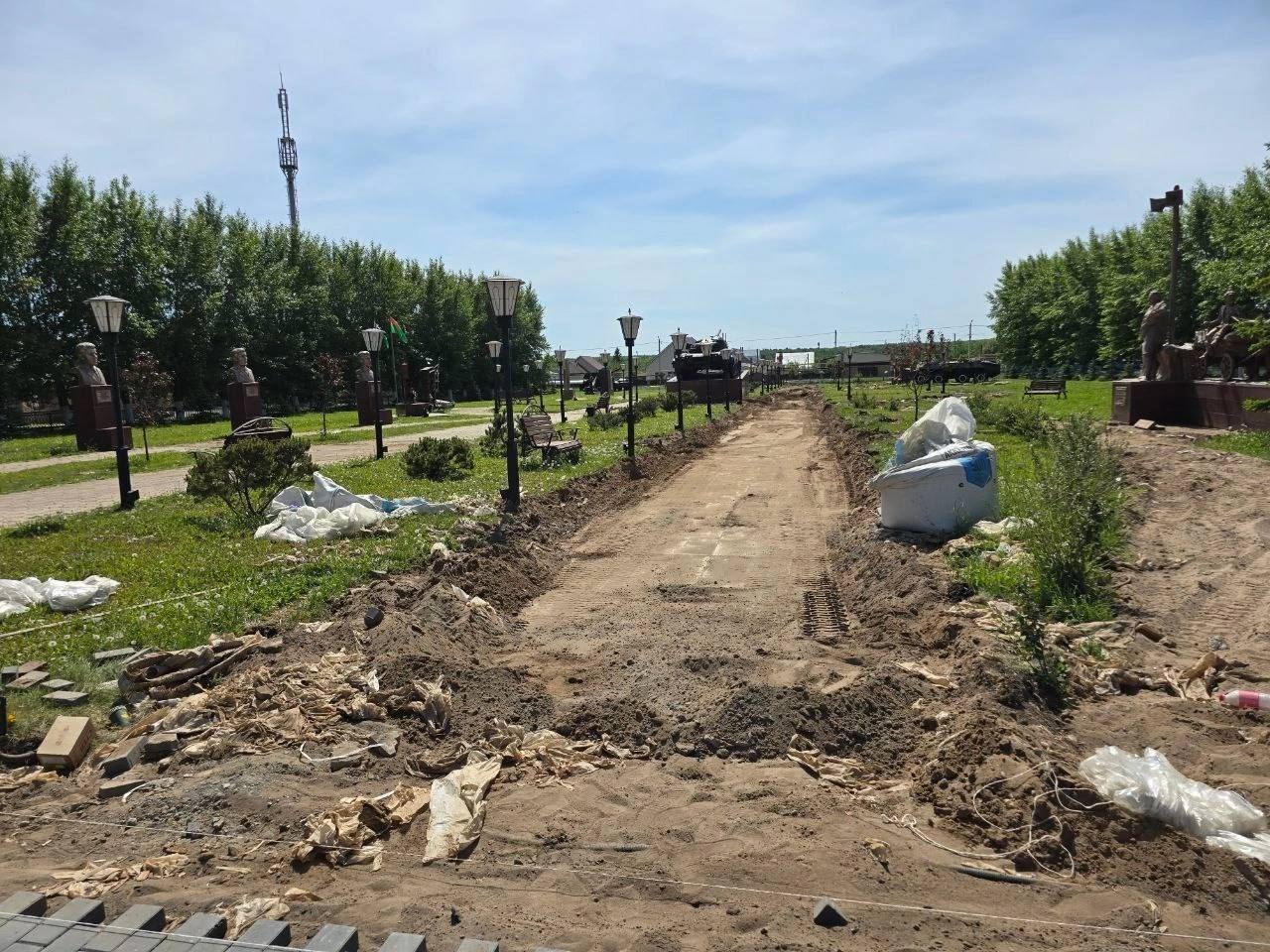 В селе Актаныш идет строительство второй очереди парка в 57 квартале. Нужный объект, особенно для райцентра. Как говорится, он должен быть красивым. Создают комфортную среду проживания. В каких еще районах делают общественные пространства?