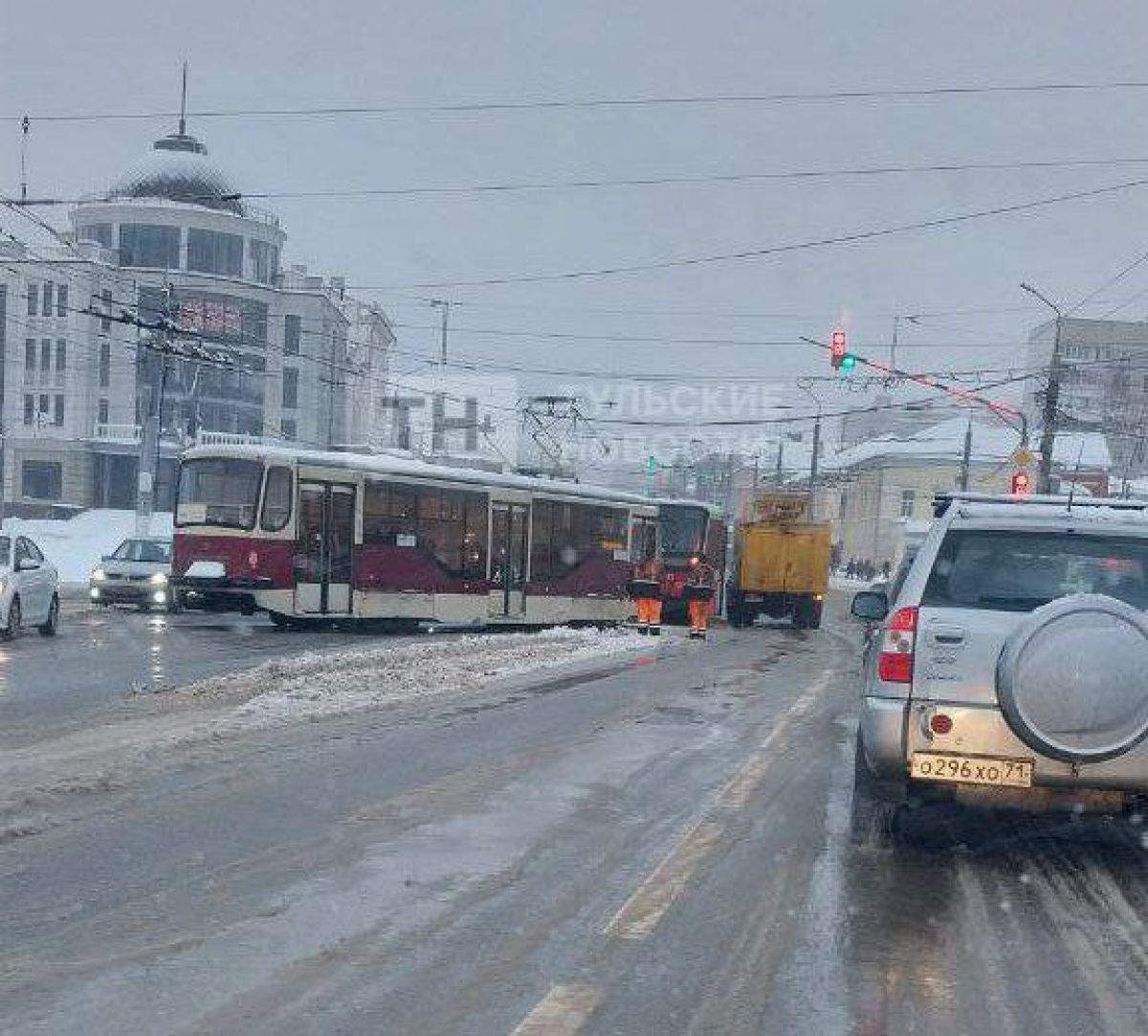 И снова трамваи в Туле в нескольких районах города непогода заставила рельсовый транспорт остановиться   newstula ru fn 1783067 html В Туле 9 января в разных частях города заметили трамваи которые либо изменили привычный маршрут либо попросту встали на рельсах Непогода не обошла стороной и их   Прислать новость Подписаться   Мы в MAX