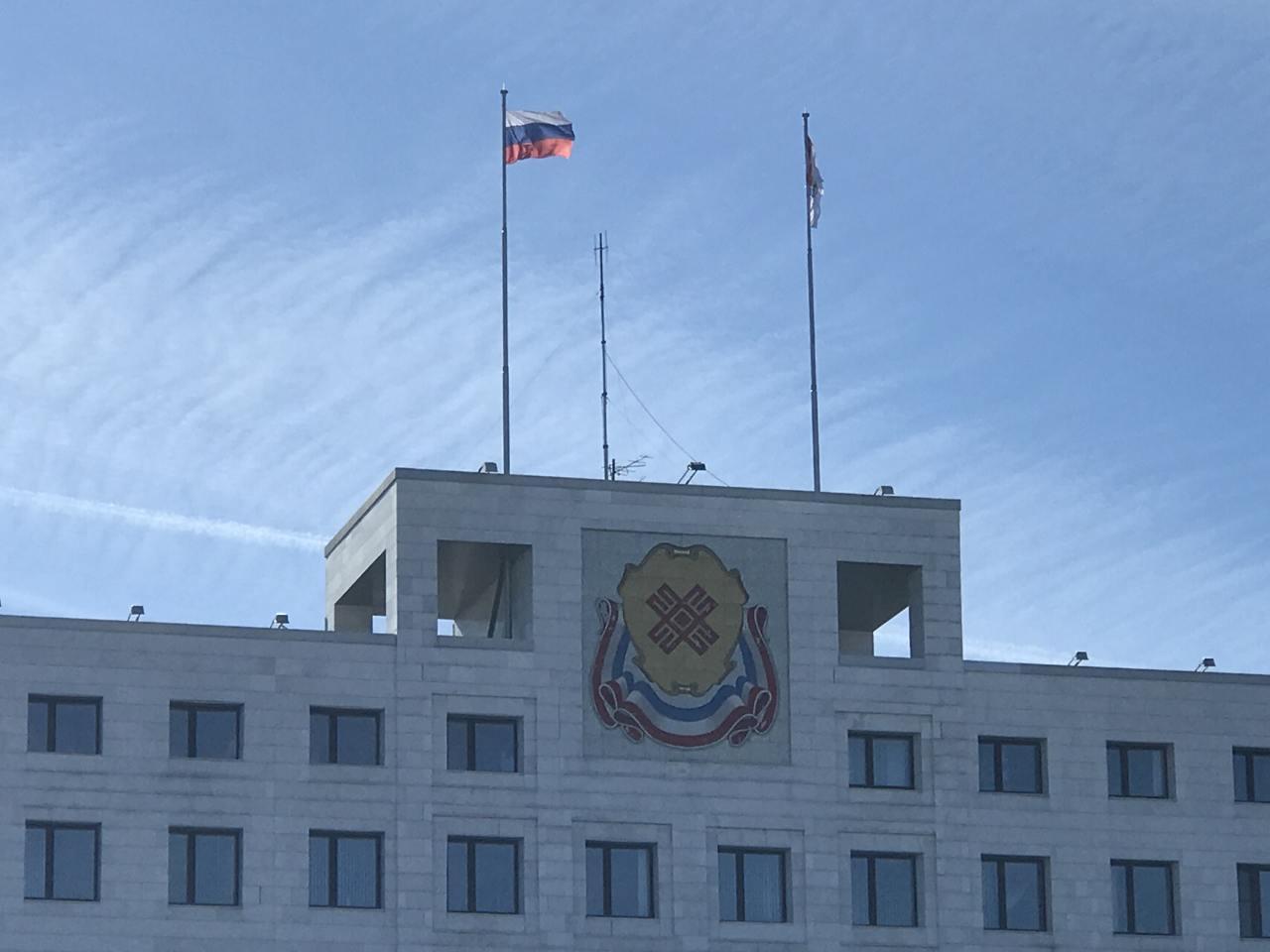 Власти Марий Эл огласили первые результаты индивидуальной программы социально экономического развития К сегодняшнему дню в регионе созданы 152 новых рабочих места привлекли 2 2 млрд рублей инвестиций и 848 2 млн рублей льготных займов и субсидий Кроме того 9 инвестиционных проектов уже получили займы через Фонды развития промышленности и инвестиционного развития на 764 млн рублей 11 сельхозтоваропроизводителей воспользовались субсидиями на обновление техники на сумму 84 1 млн рублей а в поселке Юрино началось строительство пассажирского причала Кроме того до 2030 года власти Марий Эл планируют поддержать свыше 100 инвестиционных проектов а также создать 900 новых рабочих мест и привлечь 8 1 млрд рублей внебюджетных инвестиций Также ожидается что бюджеты всех уровней будут обеспечены 5 2 млрд рублей налоговых отчислений рассказали в пресс службе главы РМЭ Фото ИА МедиаПоток Подписывайтесь на наш канал в МАХ