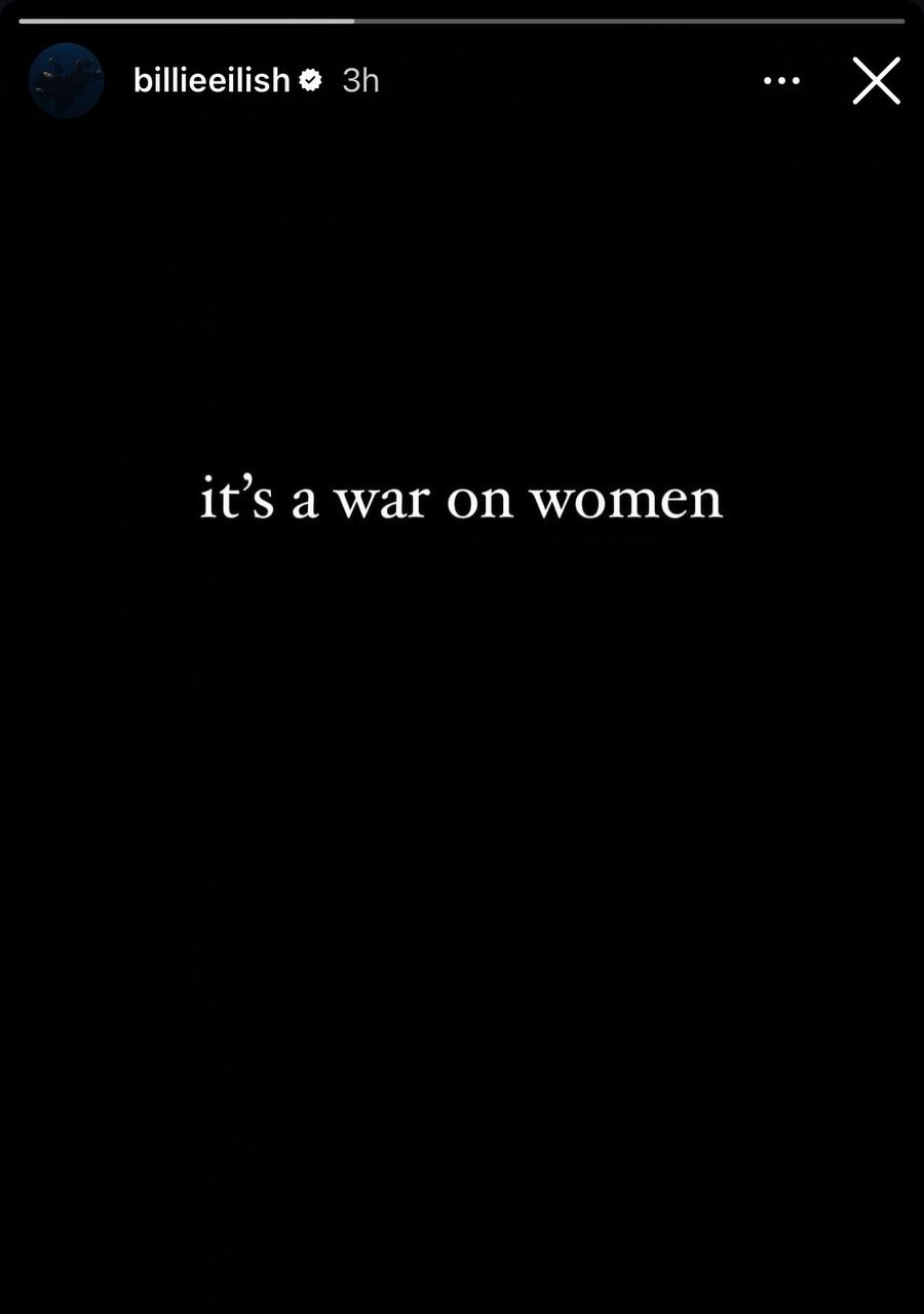 Билли Айлиш отреагировала на победу Трампа   ⏪Это война с женщинами⏩, — написала певица в сторис.  Ранее Билли публично поддержала Камалу Харрис.     ВПШ