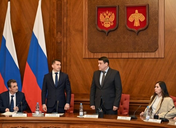Снова в команде Гольдштейна экс мэр Биробиджана Семёнов возглавил Администрацию Главы Коми Распоряжение об этом подписал руководитель региона бывший губернатор ЕАО Ростислав Гольдштейн Читать подробнее на сайте