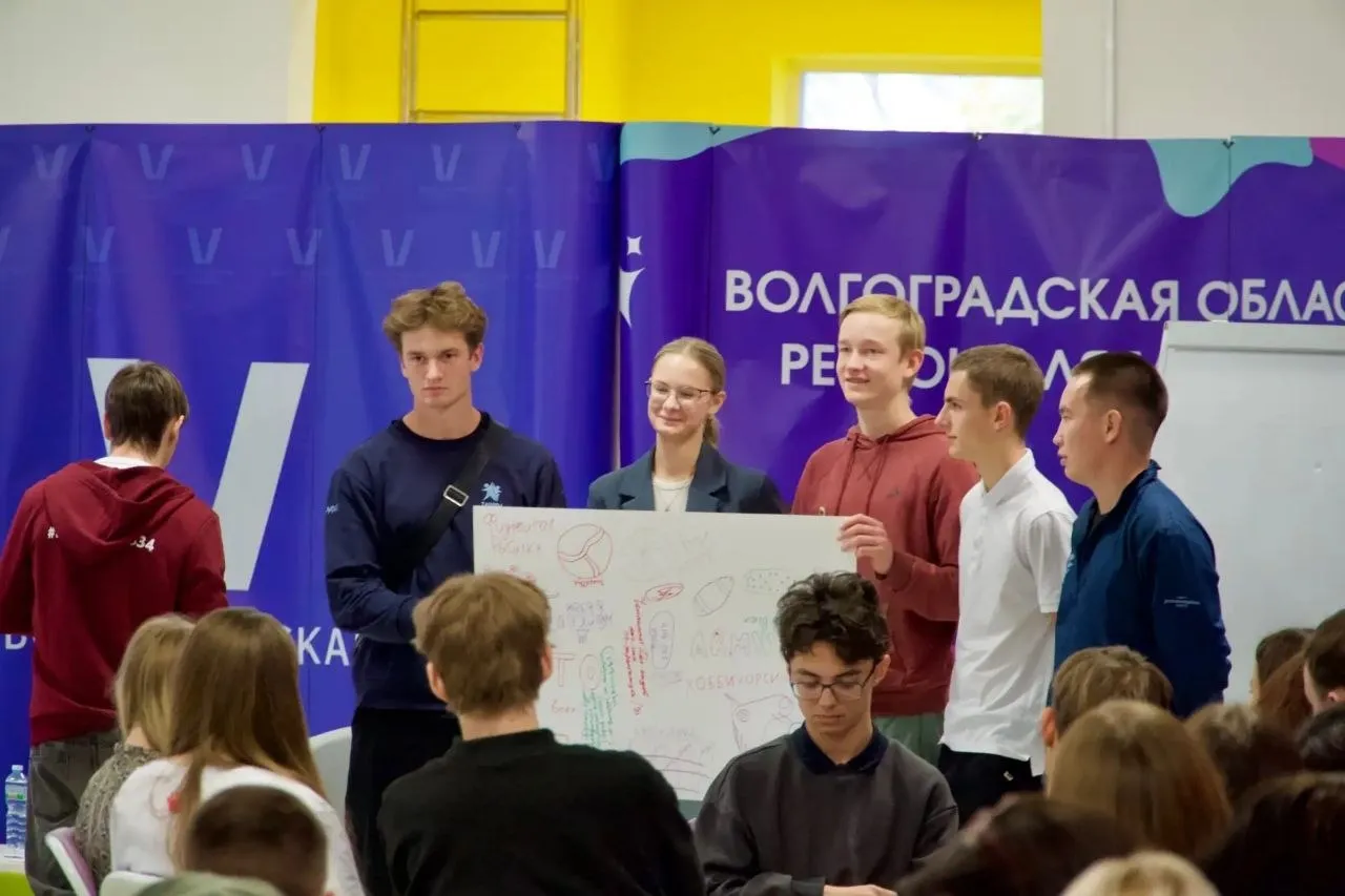Волгоградский медуниверситет выиграл 23 миллиона рублей на конкурсе Росмолодежь Гранты В рамках проекта МЕДМОЛ ВолгГМУ код врача средства направят на 10 программ молодежной политики Участниками станут более пяти тысяч студентов вуза и других учебных заведений региона Предусмотрены создание медиашколы на 300 учащихся фиджитал центра просветительские мероприятия для молодежи на различные темы спортивные смены концерты для участников СВО и их семей и другое Подписаться Перейти на сайт MAX