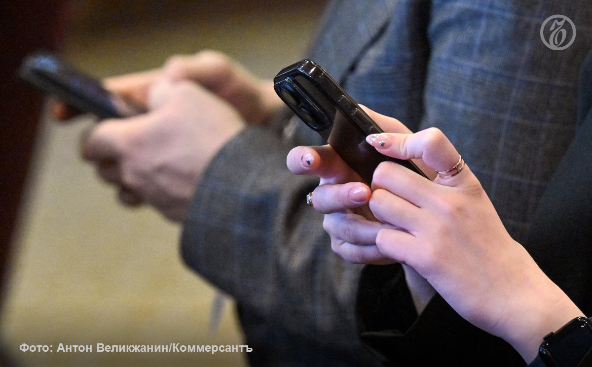 Число выявленных карт дропов и серых номеров телефонов используемых для незаконных операций в 2026 году вырастет в два раза прогнозируют эксперты Информзащиты и ОТП банка Это связано с расширением критериев подозрительных операций ЦБ и началом работы платформы Антифрод Новые критерии ЦБ расширяют зону контроля банки начинают фиксировать серые сценарии ранее не попадавшие в поле зрения Кроме того фокус смещается с сумм переводов на паттерны поведения инфраструктуру цепочки карт поясняет директор департамента корпоративных продаж IT интегратора Телеком биржа Дина Фомичева Однако как полагают эксперты для обхода ограничений злоумышленники переориентируются на более мелкие операции а также будут использовать среднее звено для проведения операций для покупки и последующего возврата товара Ъузнал