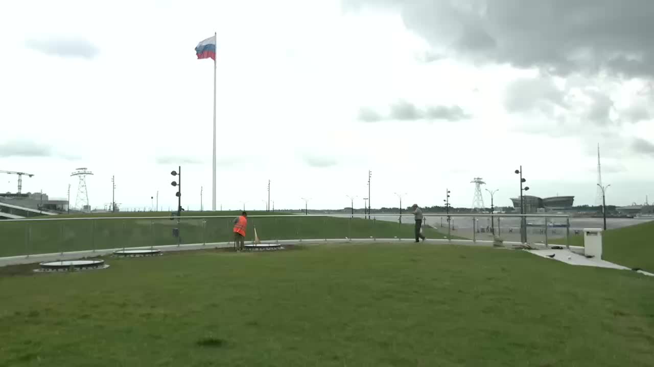 В Хабаровске продолжается активный сезон покоса травы и благоустройства