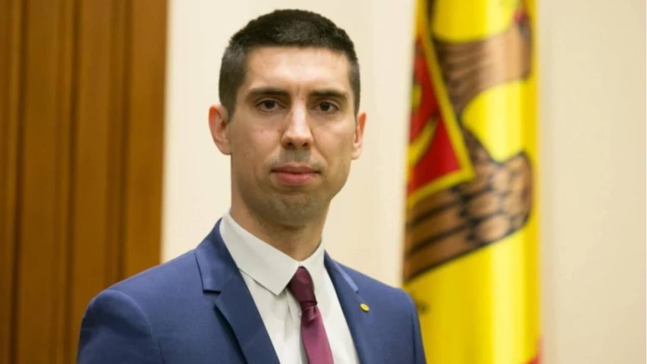 Молдова не собирается продлевать договор о сотрудничестве в сфере культуры с Россией, подписанный в 1998 году «Договор об обмене и сотрудничестве в сфере культуры с Россией, подписанный в 1998 году, не подразумевает денонсации в одностороннем порядке. Мы можем лишь не продлить договор. И мы уже прямо заявили об этом российской стороне. Это уже решено и хотелось бы, конечно, как и всем гражданам, которые поддерживают это решение, сделать это быстрее. Но мы вынуждены уважать себя и международное право. Процесс начат и процесс будет завершен», — пишет ТАСС со ссылкой на главу МИД республики Михая Попшоя. Точный срок действия договора он не назвал. Южная служба новостей