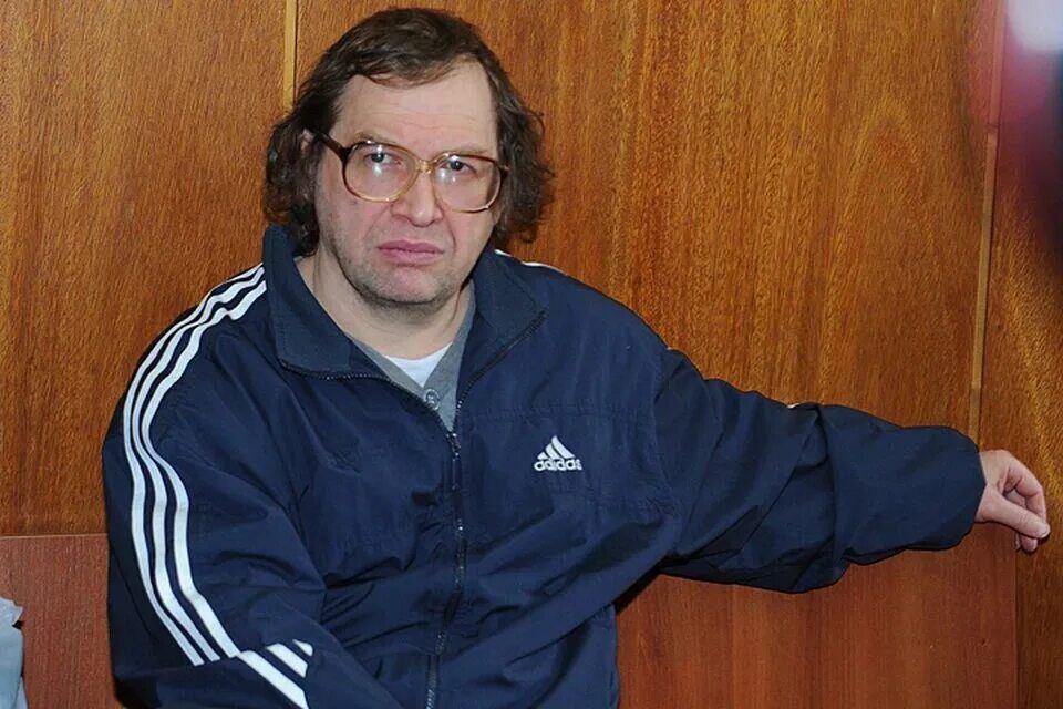 День в истории финансов Тридцать лет назад основатель скандальной финансовой пирамиды МММ российский предприниматель Сергей Мавроди стал первым депутатом Государственной думы чья деятельность была досрочно прекращена Используя статус парламентария для защиты от судебного преследования Мавроди практически не присутствовал на заседаниях что послужило основанием для лишения его полномочий с обоснованием уклонение от исполнения депутатских обязанностей investing investing