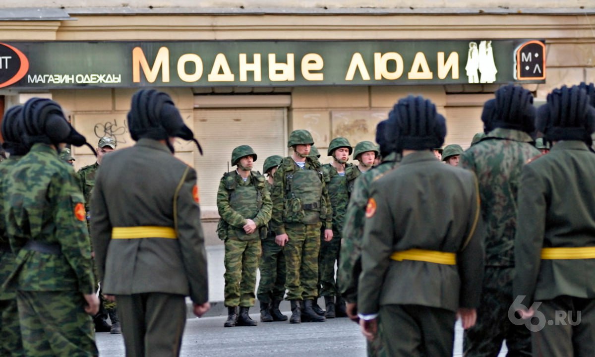 В четыре раза вырос штраф за несообщение в военкомат о переезде Владимир Путин подписал закон об увеличении максимального наказания с 5 тыс. до 20 тыс. рублей. Штрафовать будут тех, кто переехал на новое место жительства, не подтвержденное регистрацией, и не уведомил военкомат об этом. Новый закон вступил в силу с сегодняшнего дня.