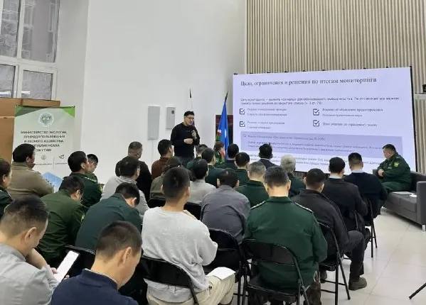 Экологи Якутии обсудили практику использования дронов 18 декабря в рамках Годичного совещания Минэкологии Якутии прошел круглый стол на тему Практика применения БПЛА и иных технологий для контрольной надзорной деятельности Мероприятие прошло в формате открытого диалога с участием представителей лесничеств инспекций и комитетов государственного экологического надзора Участники мероприятия поделились опытом использования беспилотных летательных аппаратов БПЛА в области охраны окружающей среды и экологической безопасности Были подробно рассмотрены преимущества и трудности возникающие при внедрении новых технологий в повседневную работу контролирующих органов региона Обмен мнениями позволил выявить наиболее эффективные методы применения дронов для мониторинга состояния лесов выявления нарушений природоохранного законодательства и повышения эффективности надзорной деятельности Участники также обозначили ключевые направления дальнейшего развития и совершенствования практики применения беспилотных авиационных систем Министерство продолжит развивать практику использования современных технологий для улучшения системы экологического контроля единаяроссия сахасирэ ольгабалабкина мыработаем россия якутия арктика экология арктическаяякутия Подписывайтесь на канал   t me balabkinaov