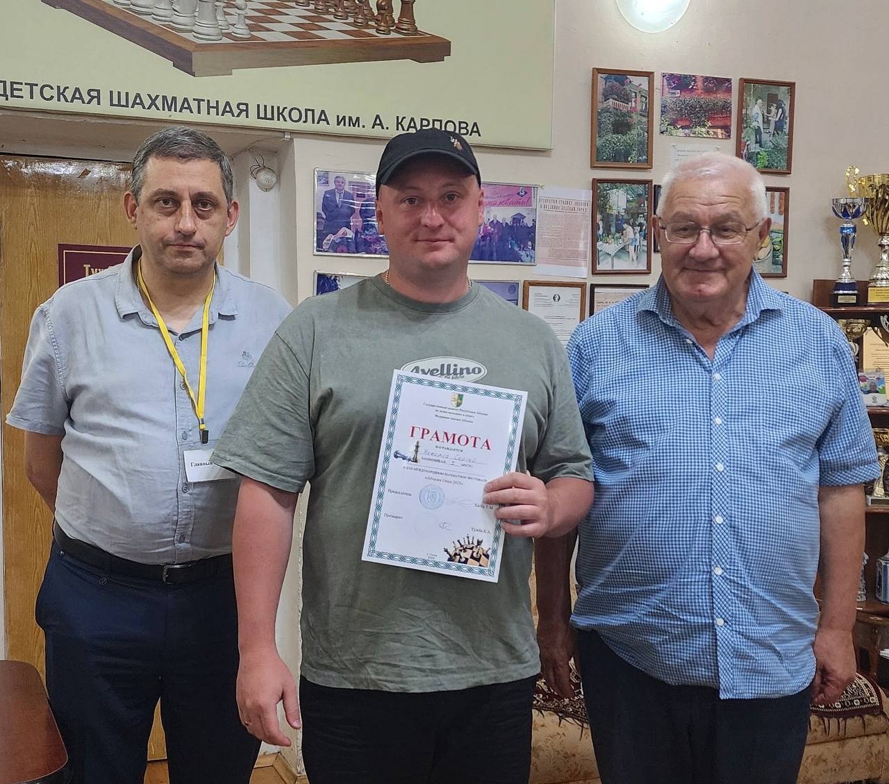 Международный шахматный фестиваль "Abkhazia - Open 2025" завершился в Сухуме.   В соревнованиях приняли участие более 200 шахматистов из Абхазии и России — от юных дебютантов до мастеров международного уровня, сообщили в Госкомспорта.   В рамках фестиваля прошли турниры по классическим шахматам, рапиду и блицу.   В категории А первое место взял Сергей Нефедов из города Владимир, второе и третье место получили спортсмены из Сухума Тристан Кварацхелия и Артем Табарян.