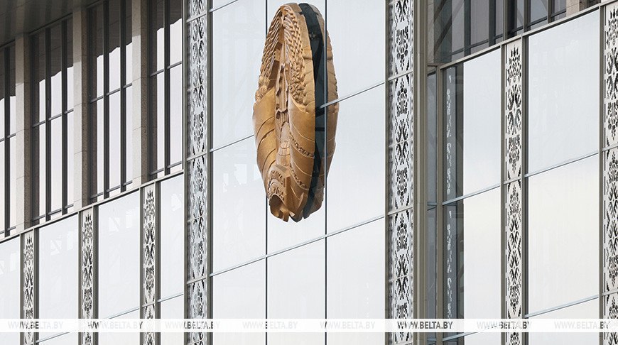 Президент Беларуси поздравил сотрудников и ветеранов Государственного комитета по имуществу с 35 летием со дня его создания и Днем работников землеустроительной и картографо геодезической службы Земля наше национальное богатство От эффективности его использования во многом зависят устойчивое развитие страны и рост уровня жизни людей Глава государства отметил что за три с половиной десятилетия Госкомимуществом проделана огромная работа по становлению и укреплению системы управления госсобственностью реализации единой политики в области геодезической картографической и оценочной деятельности имущественных и земельных отношений Президент пожелал доброго здоровья счастья и профессиональных успехов Сайт TikTok VK Instagram YouTube ОК Стикерпак ВВ Чат бот