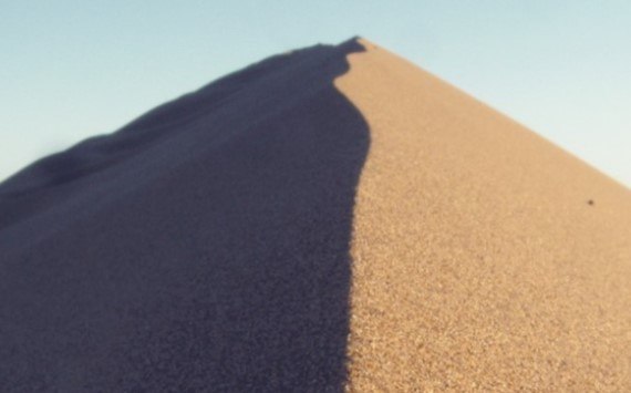 Собянин рассказал что все материалы для ремонта дорог производятся в Москве globalmsk ru news id 78225 Сергей Собянин в своем канале в мессенджере МАХ рассказал что все необходимые для ремонта дорог материалы производятся в Москве Готовые изделия используются не только для создания или реконструкции асфальтового покрытия но также для благоустройства общественных пространств Еще в 2010 году приходилось закупать асфальтобетонные смеси у различных производителей При этом отсутствовал единый контроль качества Первый собственный завод был запущен городом в 2014 м В прошлом году их число выросло до 15 отметил Сергей Собянин Процесс изготовления смесей адаптируется под типы дорог и характер ремонта Московские предприятия наладили единый производственный цикл Готовые изделия проходят три ступени контроля Для изготовления смесей используется отечественное сырье Контрольные мероприятия проводятся в собственных лабораториях заводов Некоторые компоненты Москва закупает у регионов Для э