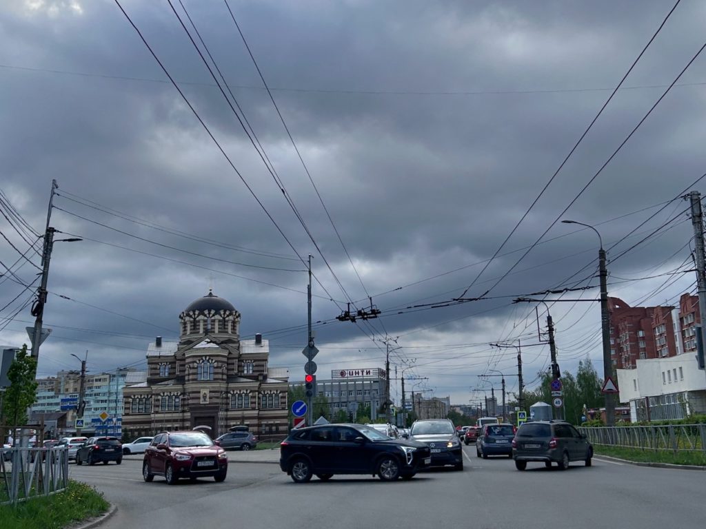 Жителей Рязанской области предупредили о непогоде Как сообщает ГУ МЧС России по области, в ближайший час с сохранением до конца суток 19 мая на территории региона ожидаются дожди, местами сильные.