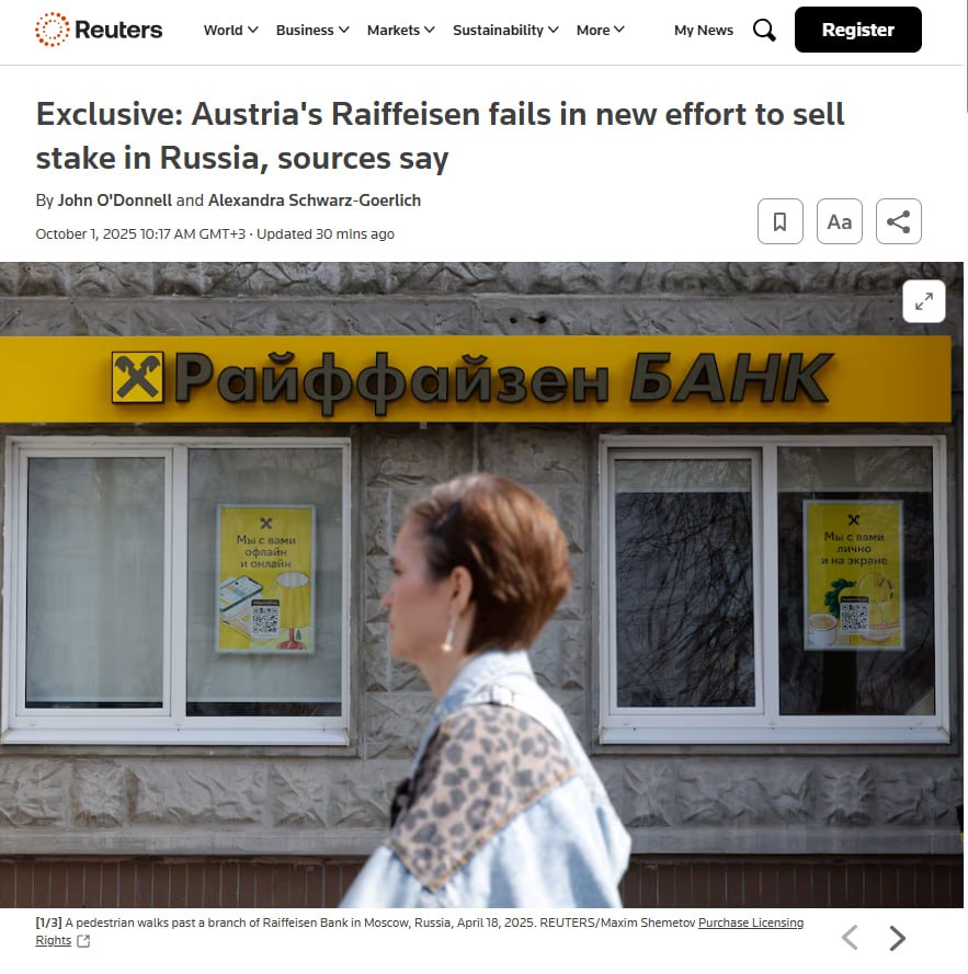 Австрийский Райффайзенбанк вновь потерпел неудачу в попытке продать свою российскую дочку поскольку Москва стремится сохранить ключевой финансовый мост с Западом Reuters со ссылкой на источники Райффайзенбанк хотел продать долю в своем российском подразделении местному покупателю в надежде что Москва снимет запрет на репатриацию миллиардов прибыли от этого бизнеса Один из источников издания утверждает что российские чиновники выступили против продажи отчасти потому что были обеспокоены тем что появление у дочки австрийского банка российских собственников приведет к введению санкций против нее Генеральный директор Йоханн Штробль ранее предпринимал несколько попыток продать долю в российском бизнесе Даже специально приезжал в Россию как говорит один из источников Центробанк России заявил что не будет комментировать переговоры с конкретными банками Reuters не смогли установить кто мог бы стать потенциальным покупателем дочки Райффайзенбанка Подписывайтесь на BFM