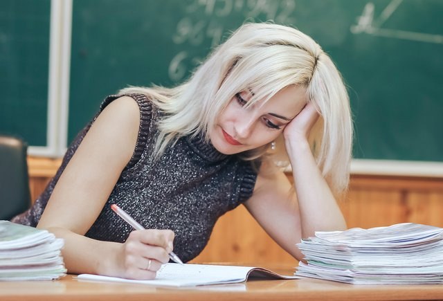 Учителя должны проводить не больше 5-6 уроков в день Максимальную нагрузку на педагогов Министерство просвещения зафиксировало в приказе, сообщил глава Минпросвещения РФ Кравцов.