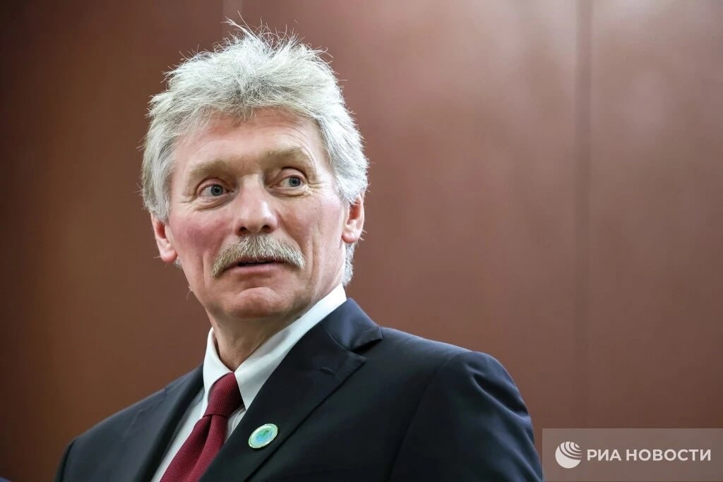 Песков заявил что Россия находит отклики в МОК благодаря борьбе с политизацией Мы постепенно боремся с проявлением политизации спорта мы находим отклики в МОКе и все больше наших федераций возвращаются полноправно в мировой спортивный процесс Это отрадный процесс который можно только поддерживать сказал он в эфире канала Россия 24   Песков поздравил российских шахматистов с возвращением флага и гимна Наши шахматисты имеют флаг и гимн Это однозначное решение с чем всех нас можно поздравить и наших шахматистов особенно   Пресс секретарь президента отметил что всё больше спортивных федераций России полноправно возвращаются в мировой спортивный процесс Без соревнований на мировом уровне выдерживать передовые спортивные стандарты в профессиональном спорте практически невозможно Подписывайтесь на РИА Новости Спорт в MAX