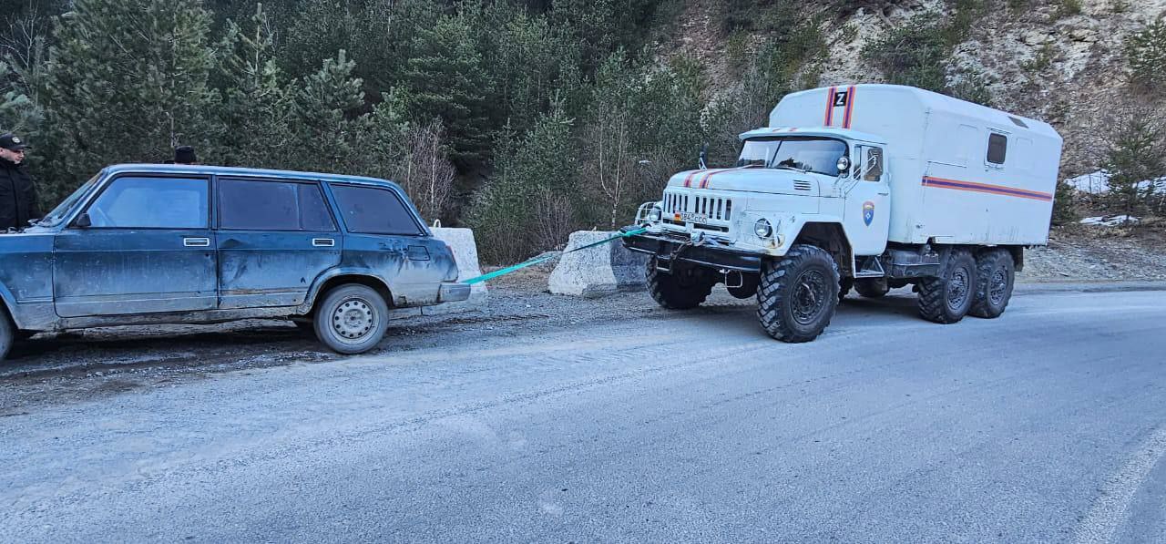 В селе Рук произошло ДТП: водитель ВАЗ-2104 не справился с управлением и столкнулся с бетонным ограждением.   Пострадавших нет, сообщает пресс-служба МЧС Южной Осетии.   Сотрудники 6-й пожарно-спасательной части устранили последствия аварии.