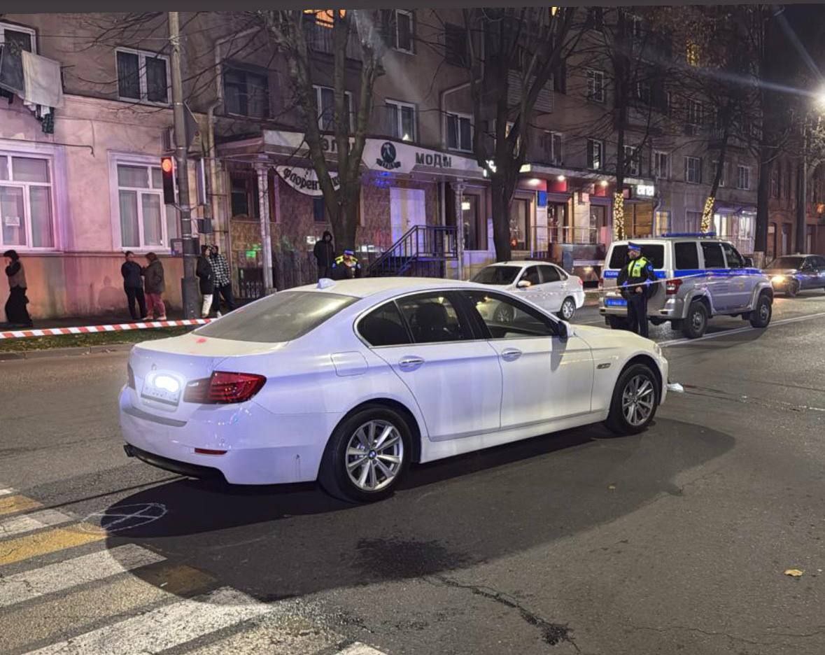 75 летнюю женщину насмерть сбили на углу улиц Куйбышева и Тамаева За рулём БМВ находилась 52 летняя женщина сообщает пресс служба МВД