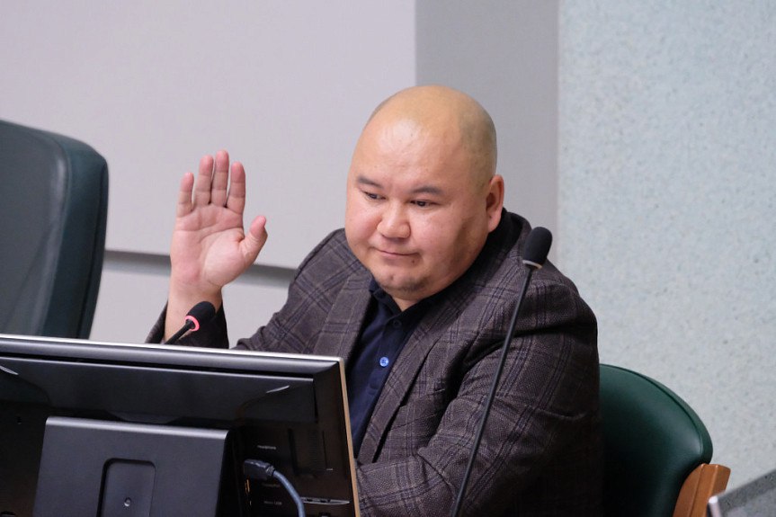 Депутат Хурала Бурятии досрочно сложил полномочия Депутат Хурала Бурятии Денис Гармаев 18 апреля направил в парламент заявление о досрочном сложении полномочий. Его рассмотрят на ближайшей сессии, которая состоится уже 24 апреля. Уход г-на Гармаева из парламента, вероятно, связан с его предстоящим назначением на пост министра промышленности и торговли Бурятии. #Бурятия Подробности в «Номер один» Сообщить нам свою новость можно по кнопке: Письмо в редакцию