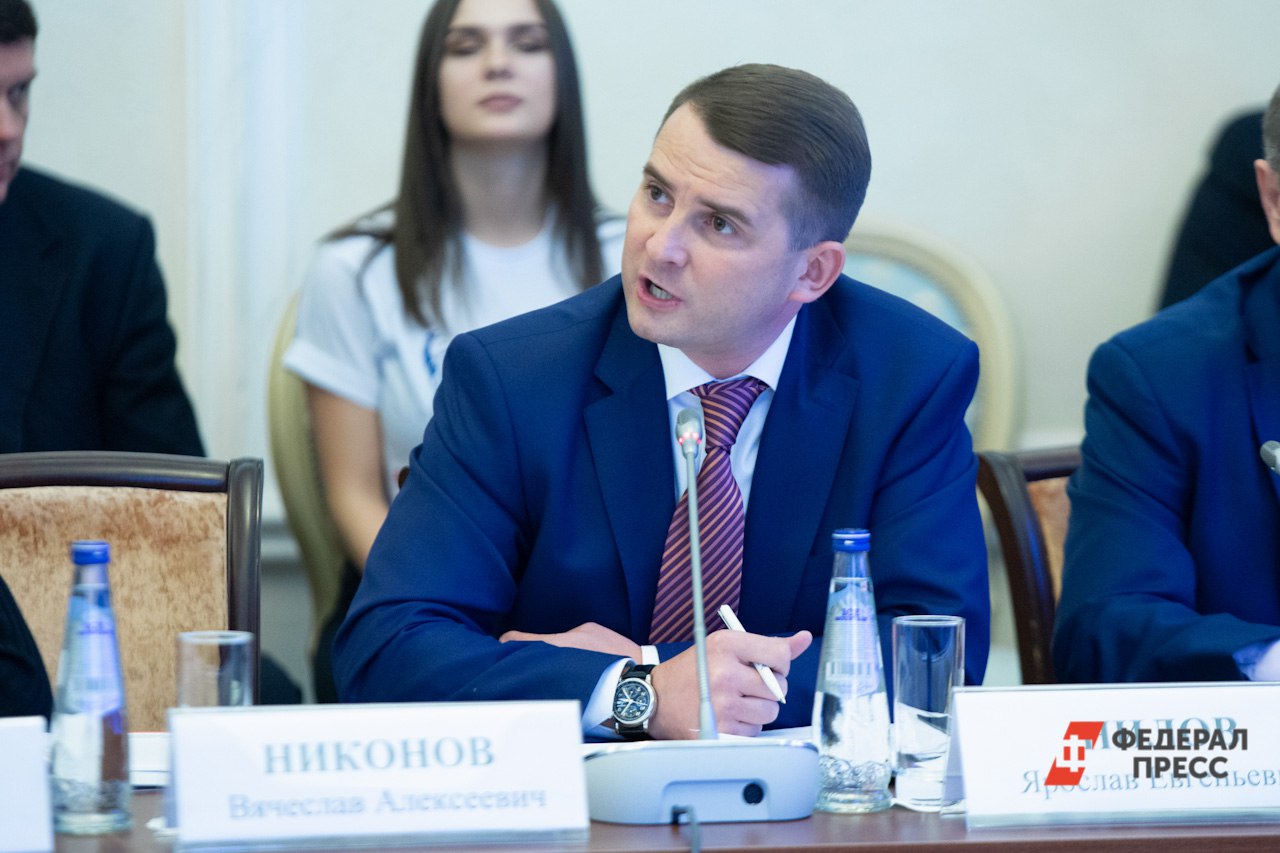 В Госдуме раскрыли причины нежелания правительства закреплять выходной 31 декабря МОСКВА, 18 мая, ФедералПресс. Правительство России сознательно не закрепляет 31 декабря в качестве постоянного выходного дня, опасаясь, что это спровоцирует требования сделать нерабочим и 30 декабря. Такое объяснение дал глава думского комитета по труду Ярослав Нилов в интервью «ТАСС» на полях форума «Россия – Исламский мир» в Казани. Подробнее