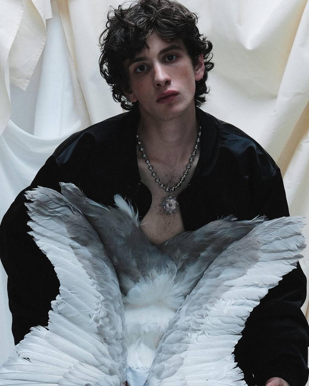 Марк Эйдельштейн собрал плейлист для Saint Laurent На официальной странице модного дома в Spotify неожиданно появилась подборка любимых песен российского актёра Послушать здесь