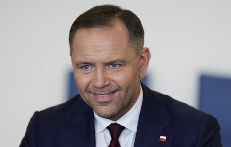 Президент Польши Навроцкий подписал закон о продлении до марта 2026 года специального статуса и помощи для украинских беженцев а также о прекращении выплат пособий для неработающих иностранцев Rogandar