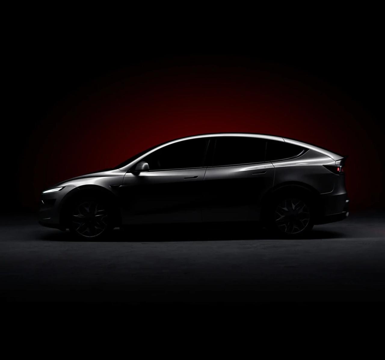 «Модель YL, увидимся осенью!»  Tesla адаптируется под китайский рынок. Автопроизводитель готовится выпустить удлиненную шестиместную версию Model Y в Китае  Новая версия самой продаваемой модели Tesla будет примерно на 150 сантиметров длиннее существующей Model Y. В заявке поставщиком аккумуляторов указана компания LG New Energy.
