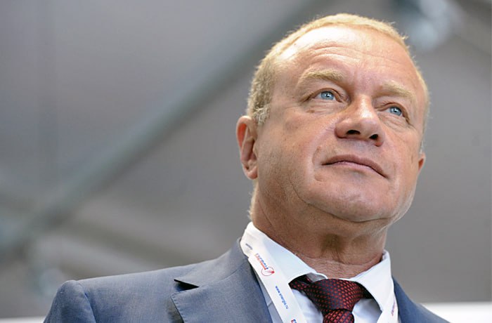 Украл миллиарды? Прощён! Московский областной суд прекратил уголовное преследование коррупционера Виталия Лопоты, который обвинялся в злоупотреблениями полномочиями при реализации проекта «Морской старт» плавучий космодром для запуска ракет . В ходе следствия было доказано, что бывший глава РКК «Энергия» незаконно распоряжался деньгами госкопорации и направлял их на погашение долгов своих дружков по бизнесу. Дело было возбуждено еще в 2014 году, когда космодром прекратил работу из-за санкций до сих пор находится в замороженном состоянии , а размер ущерба за 10 лет сократился с 9 млрд до чуть более 40 млн рублей. Лапота и вовсе может гулять на все четыре стороны — дело прекращено «из-за истечения срока давности преступления». Москва никогда не спит — подпишись